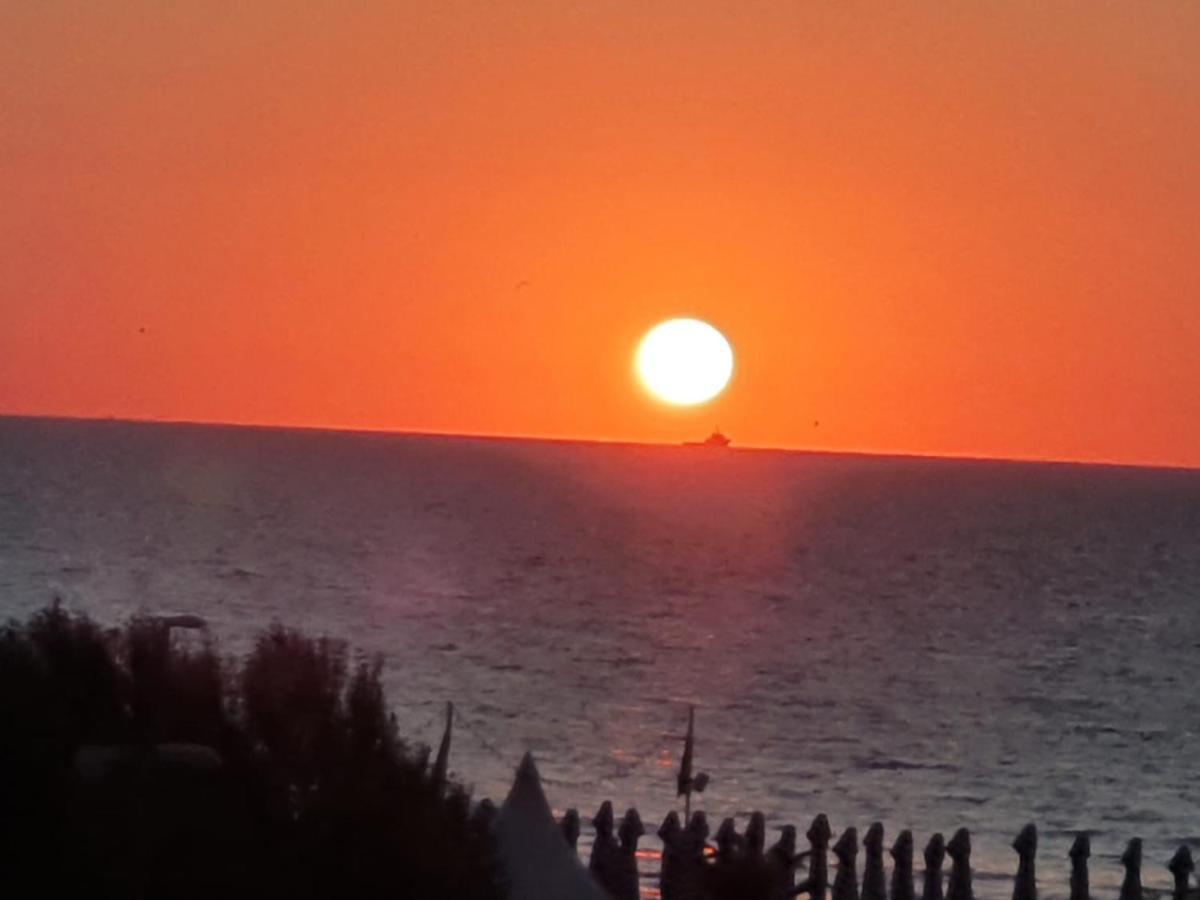 Fratellyvibe Mamaia Apartment Екстериор снимка